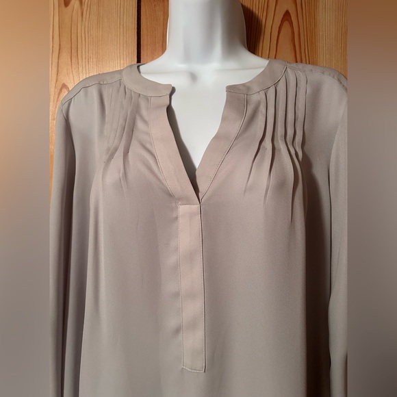 Simply Vera VERA WANG Women's Blouse Pleated Front Embroidery Long Sleeve Size L - Picture 7 of 8